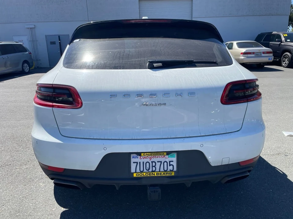 2017 Porsche Macan - Image 9 of 13
