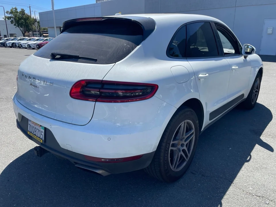 2017 Porsche Macan - Image 8 of 13