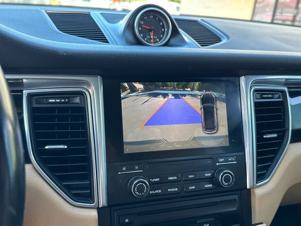 2017 Porsche Macan - Image 19 of 20