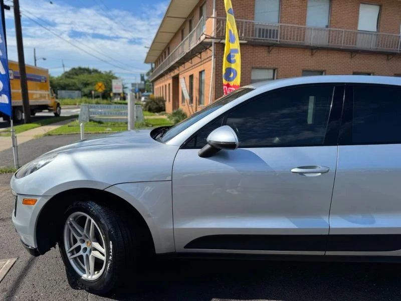 2017 Porsche Macan - Image 6 of 12