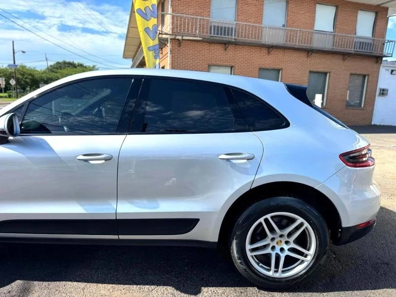 2017 Porsche Macan - Image 8 of 12