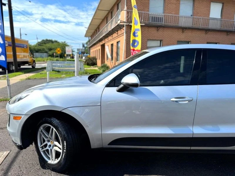 2017 Porsche Macan - Image 6 of 12