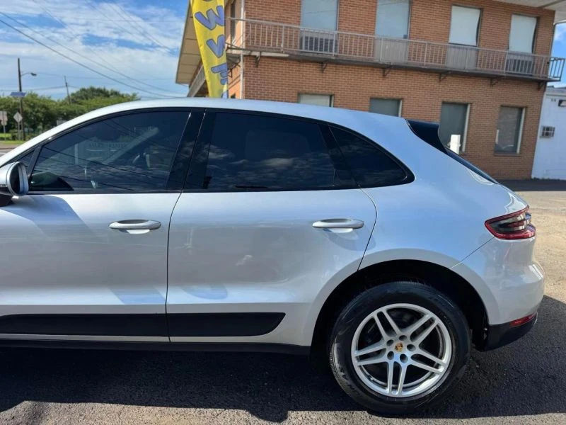 2017 Porsche Macan - Image 8 of 12