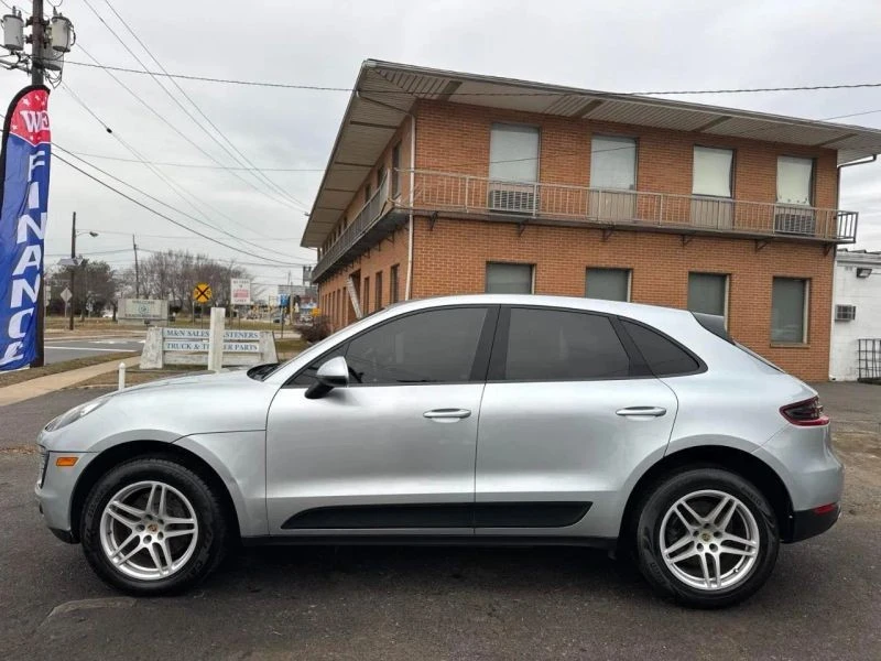 2017 Porsche Macan - Image 9 of 12