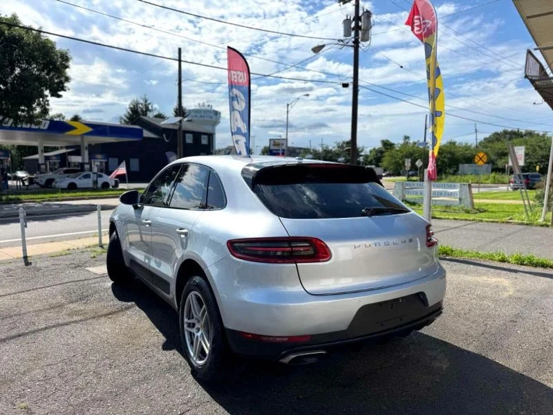 2017 Porsche Macan - Image 10 of 12