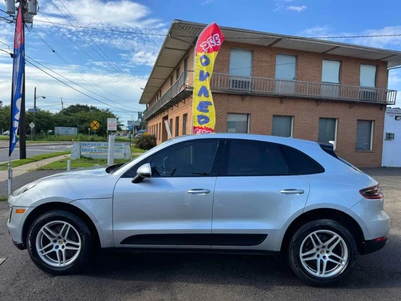2017 Porsche Macan - Image 9 of 12