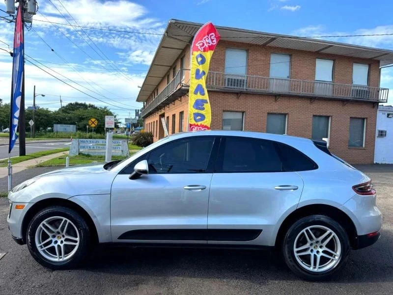 2017 Porsche Macan - Image 9 of 12