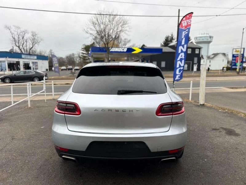 2017 Porsche Macan - Image 11 of 12