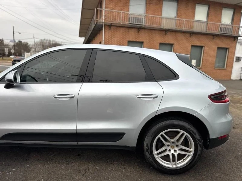 2017 Porsche Macan - Image 8 of 12
