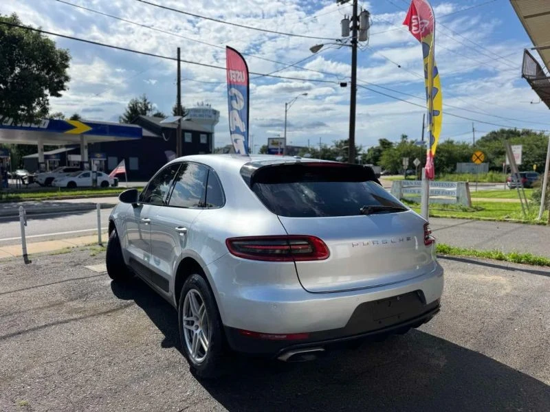 2017 Porsche Macan - Image 10 of 12