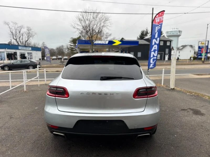 2017 Porsche Macan - Image 11 of 12