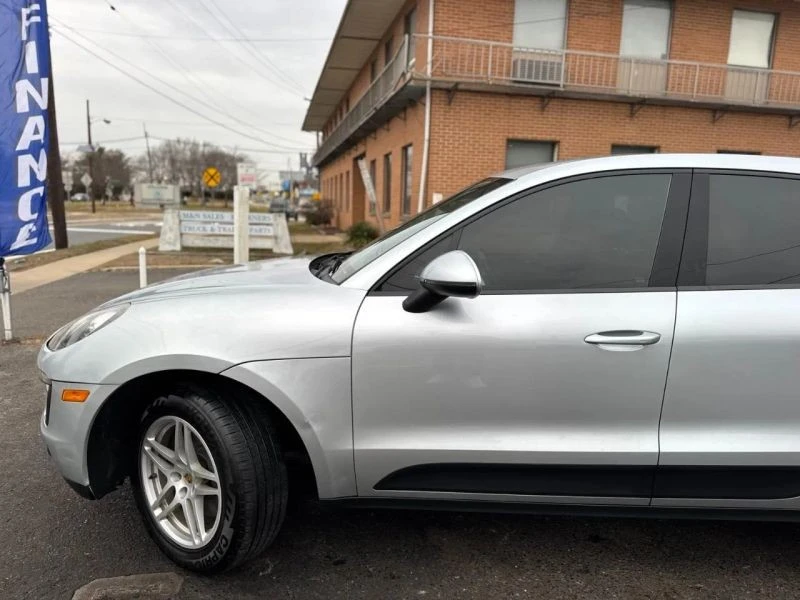 2017 Porsche Macan - Image 6 of 12