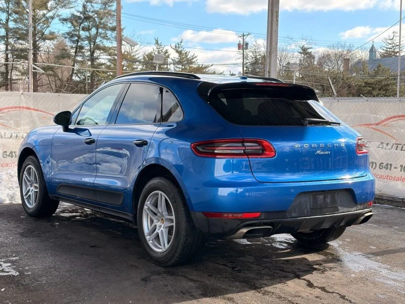 2017 Porsche Macan - Image 9 of 12