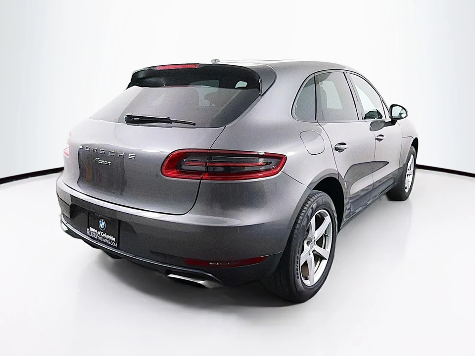 2017 Porsche Macan - Image 8 of 12