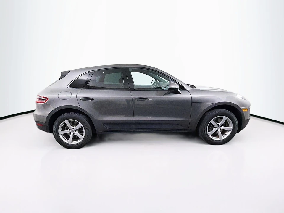 2017 Porsche Macan - Image 9 of 12