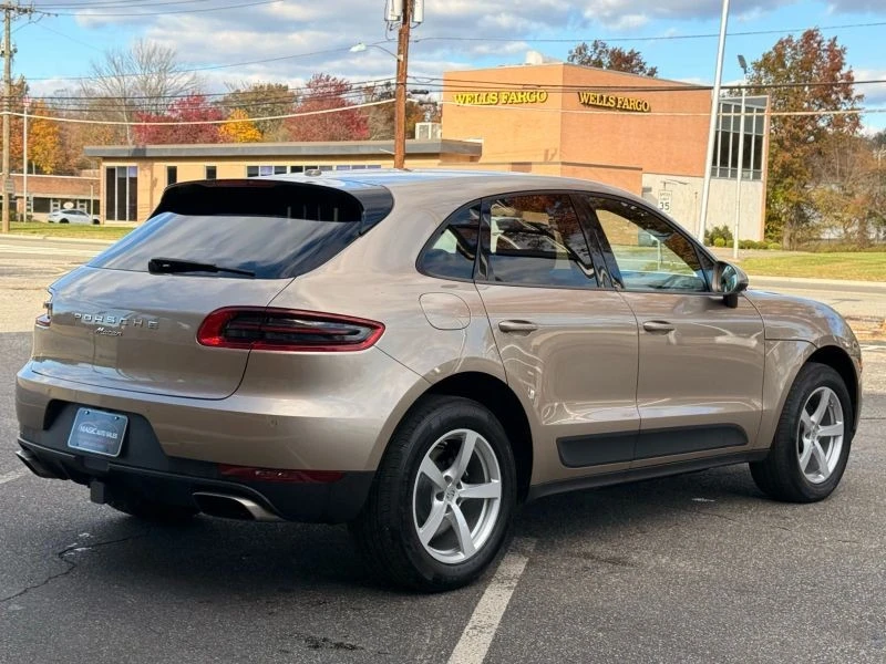 2017 Porsche Macan - Image 11 of 12