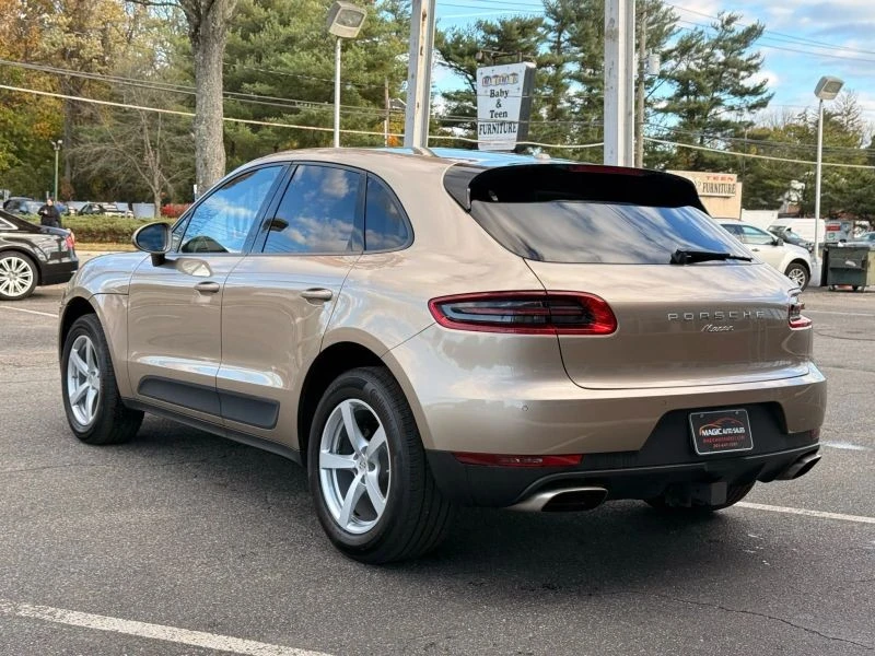 2017 Porsche Macan - Image 9 of 12