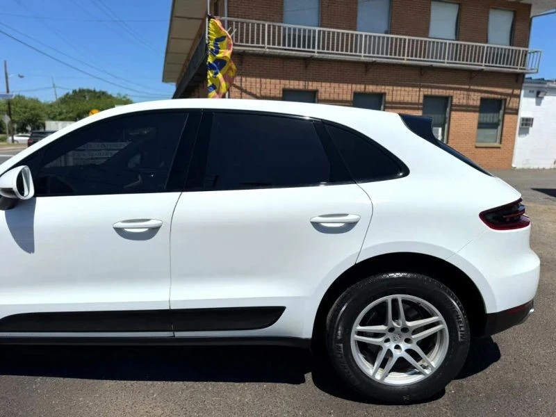2017 Porsche Macan - Image 8 of 12