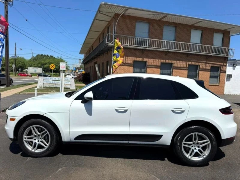 2017 Porsche Macan - Image 9 of 12