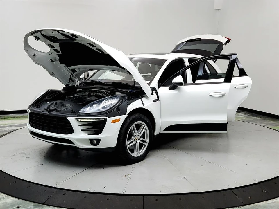 2017 Porsche Macan - Image 9 of 21