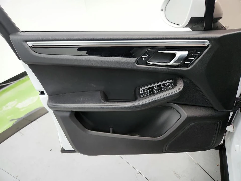 2017 Porsche Macan - Image 21 of 21
