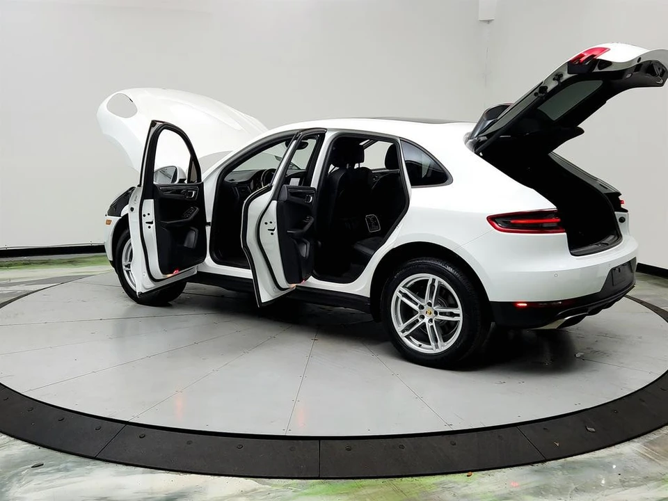 2017 Porsche Macan - Image 12 of 21