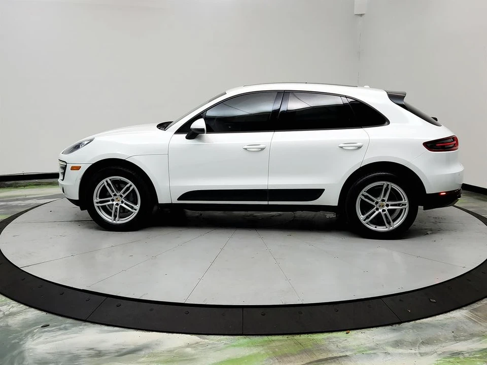 2017 Porsche Macan - Image 8 of 21