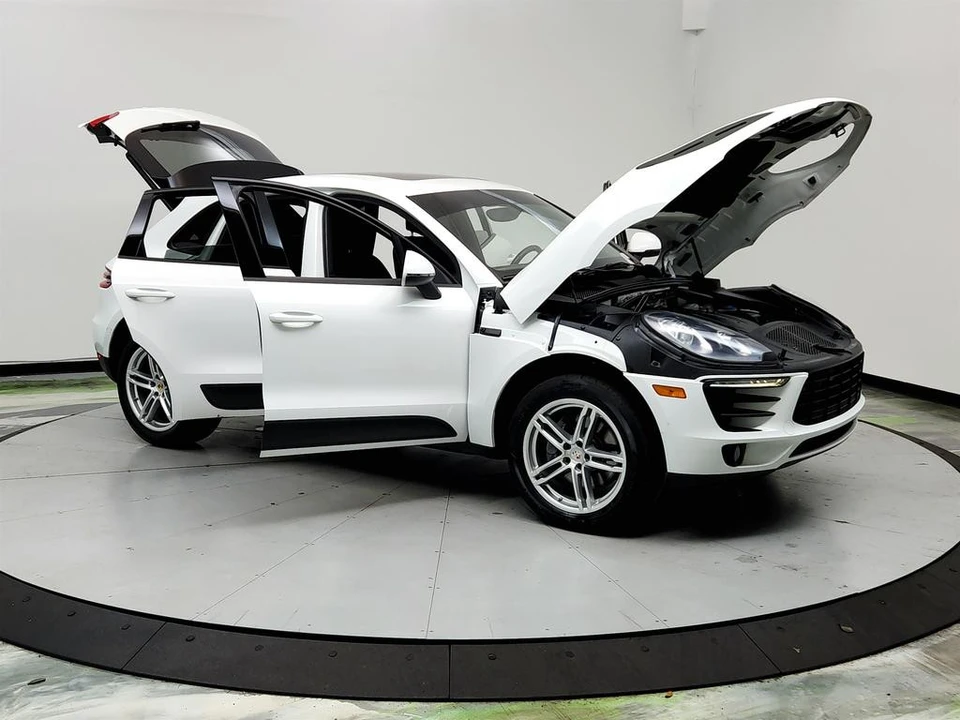 2017 Porsche Macan - Image 10 of 21