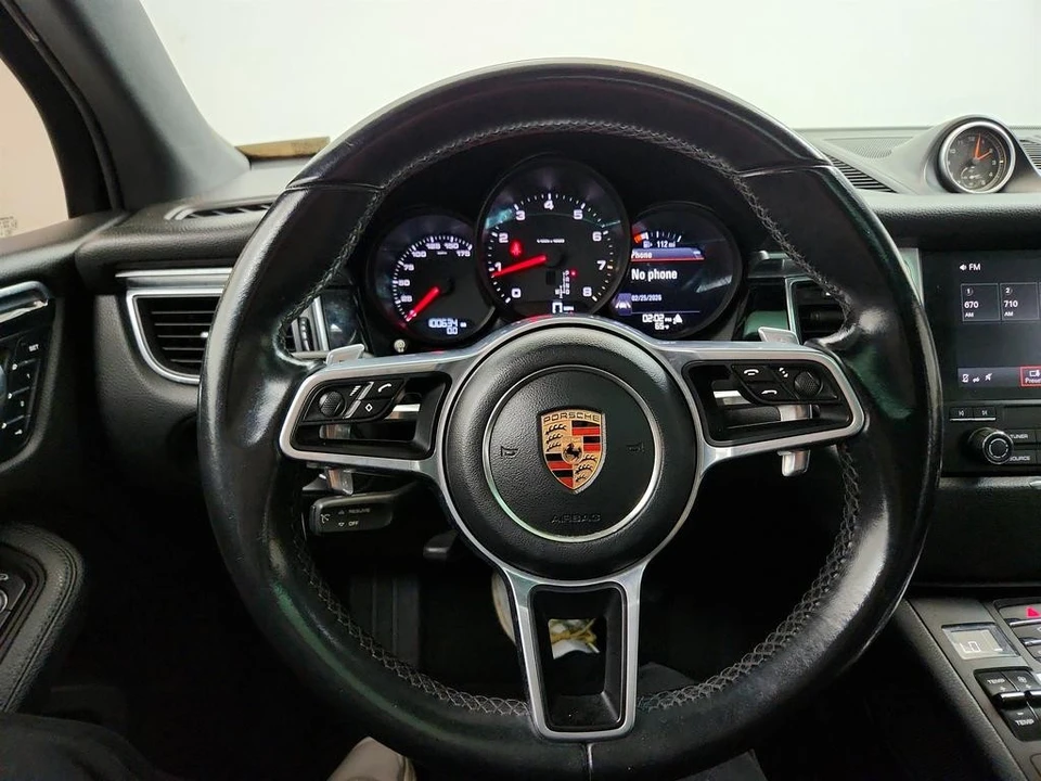 2017 Porsche Macan - Image 17 of 21
