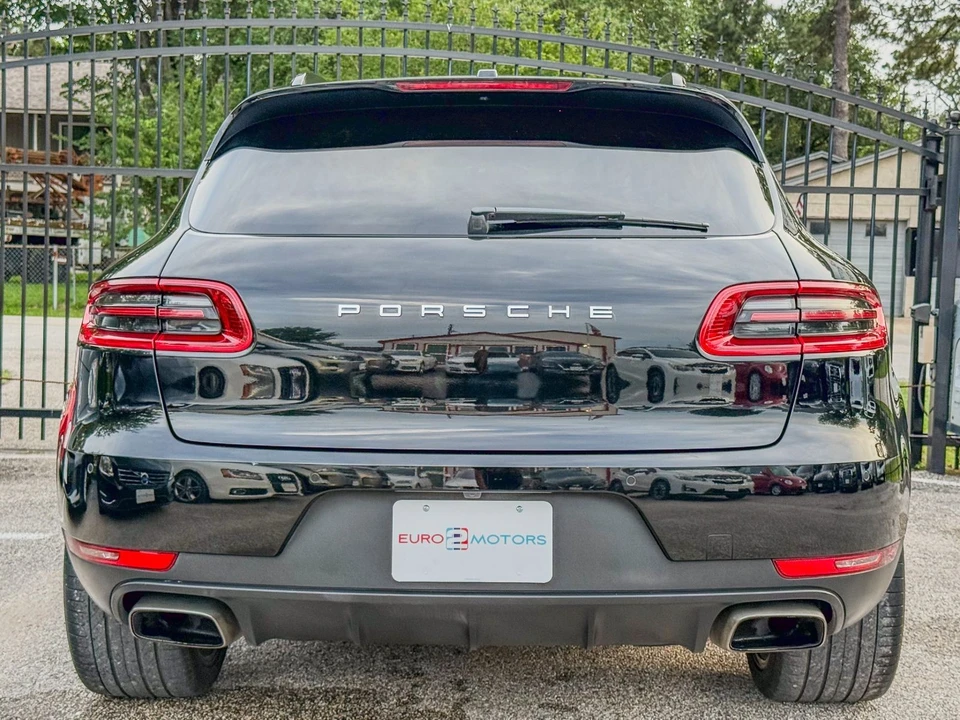 2017 Porsche Macan - Image 8 of 12
