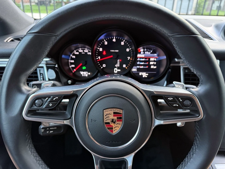 2017 Porsche Macan - Image 9 of 12
