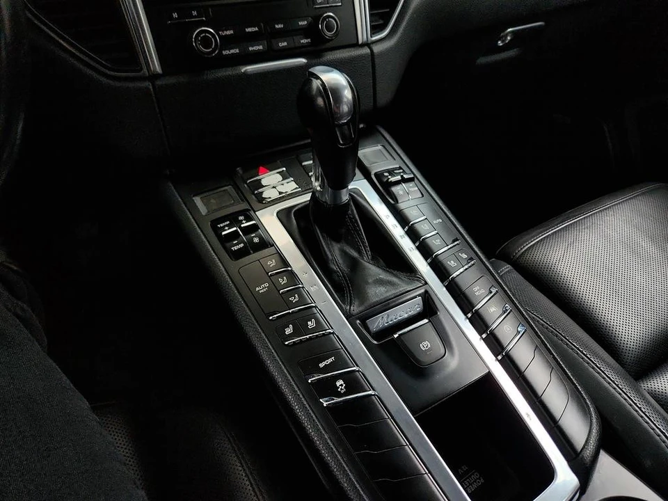 2017 Porsche Macan - Image 19 of 31