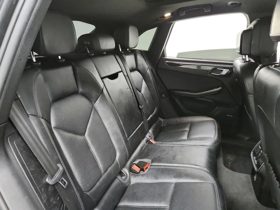 2017 Porsche Macan - Image 30 of 31