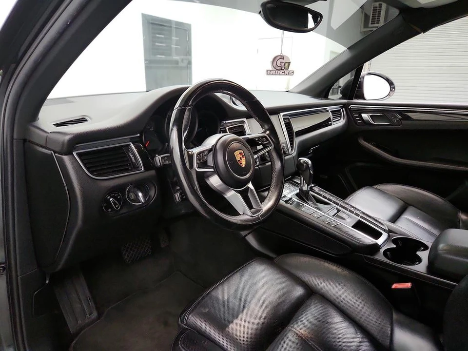 2017 Porsche Macan - Image 13 of 31
