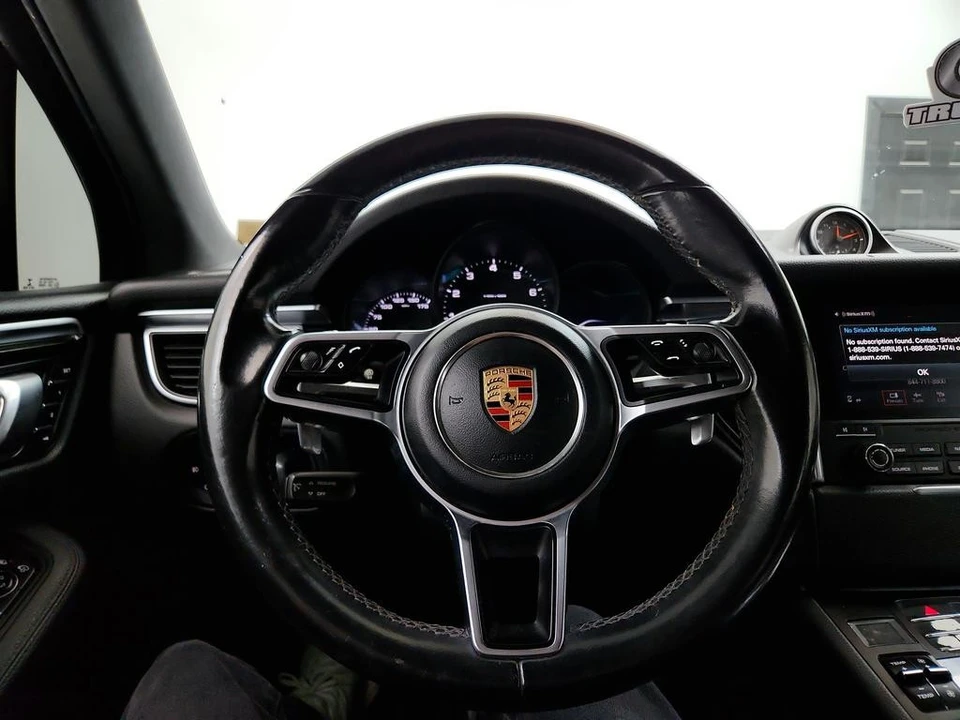 2017 Porsche Macan - Image 18 of 31