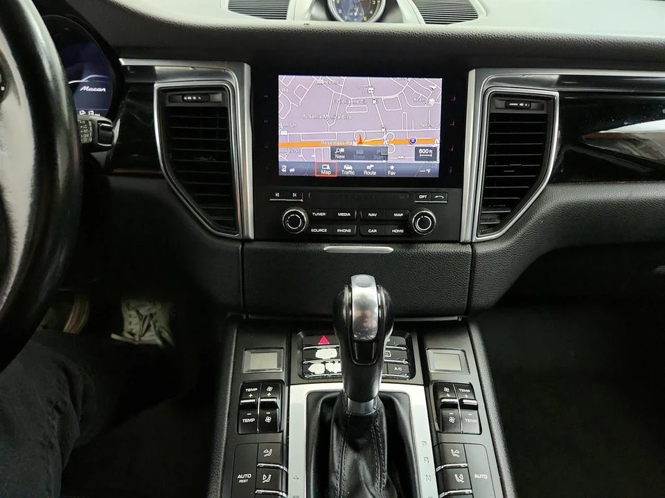 2017 Porsche Macan - Image 22 of 31
