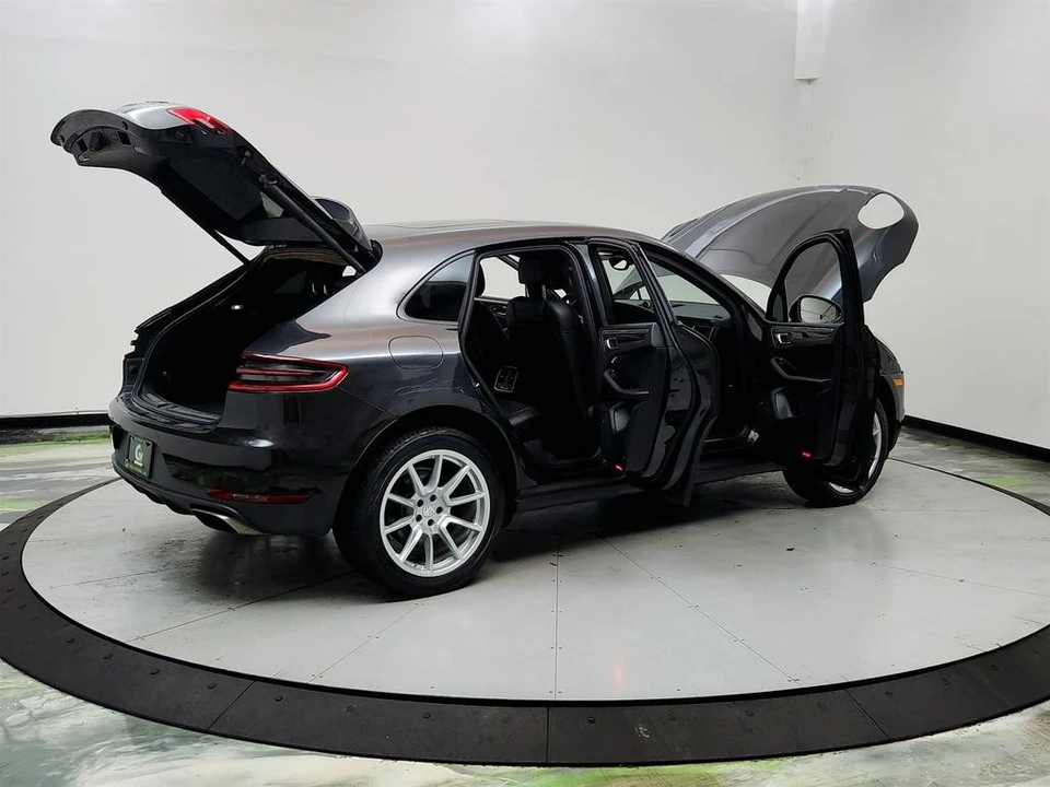 2017 Porsche Macan - Image 11 of 31