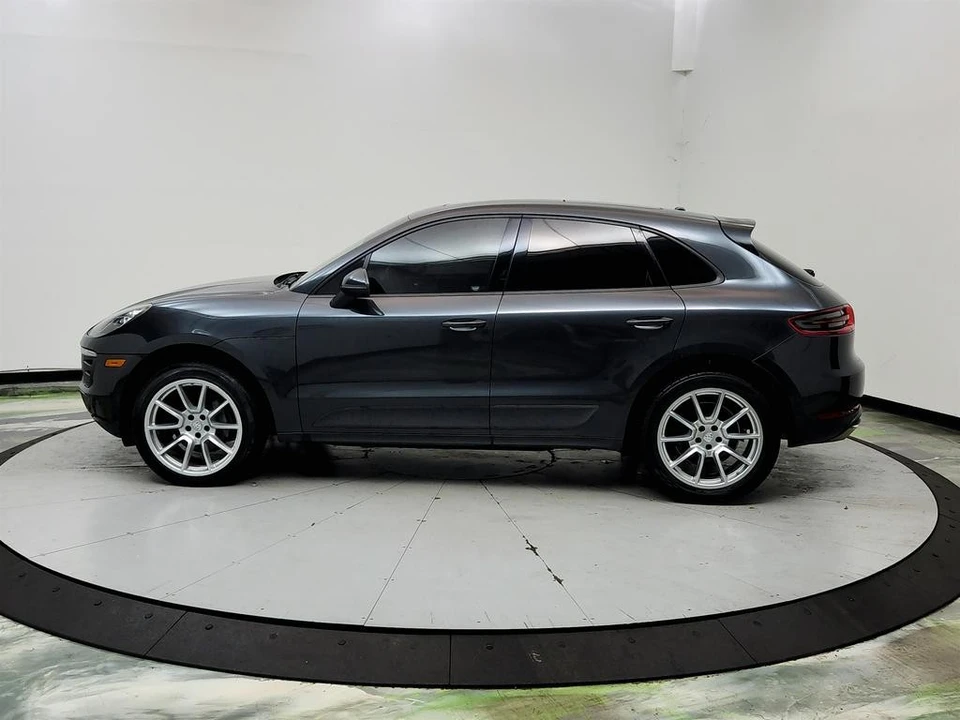2017 Porsche Macan - Image 8 of 31