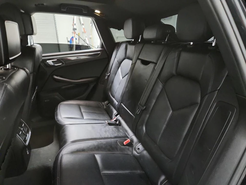 2017 Porsche Macan - Image 24 of 31