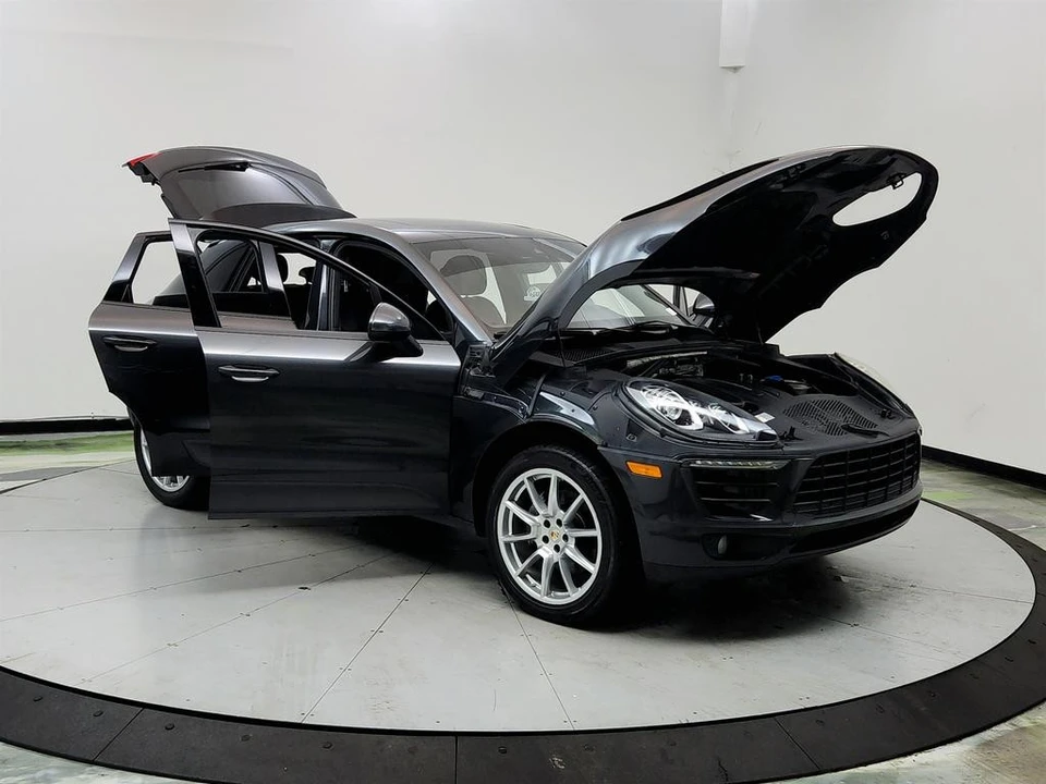 2017 Porsche Macan - Image 10 of 31