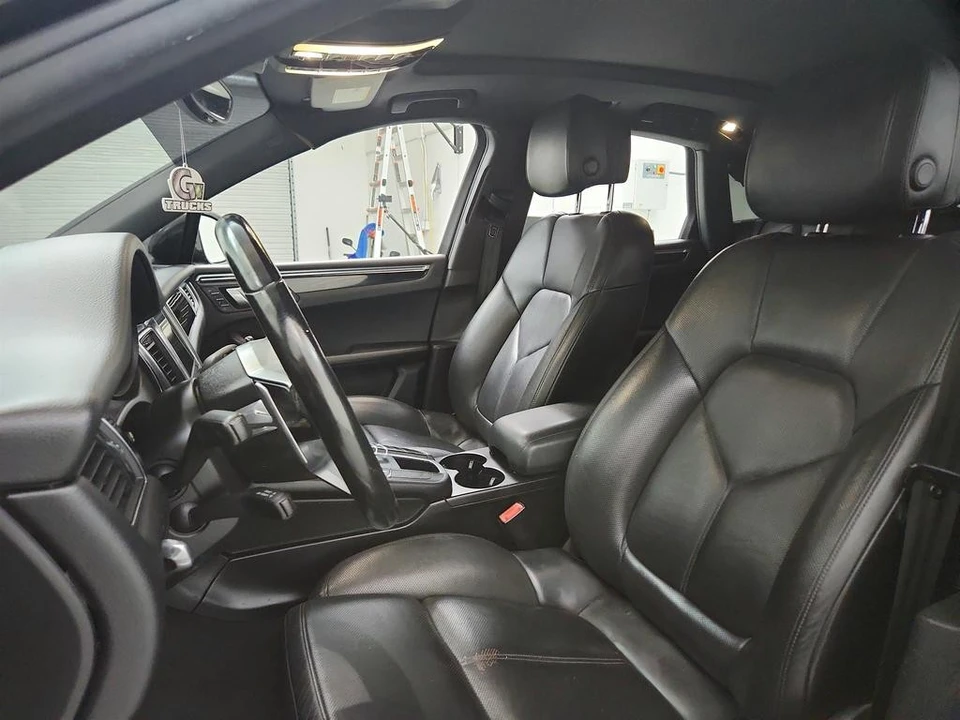2017 Porsche Macan - Image 14 of 31