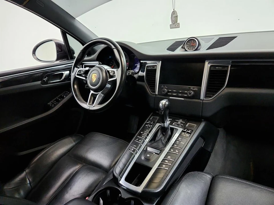 2017 Porsche Macan - Image 27 of 31