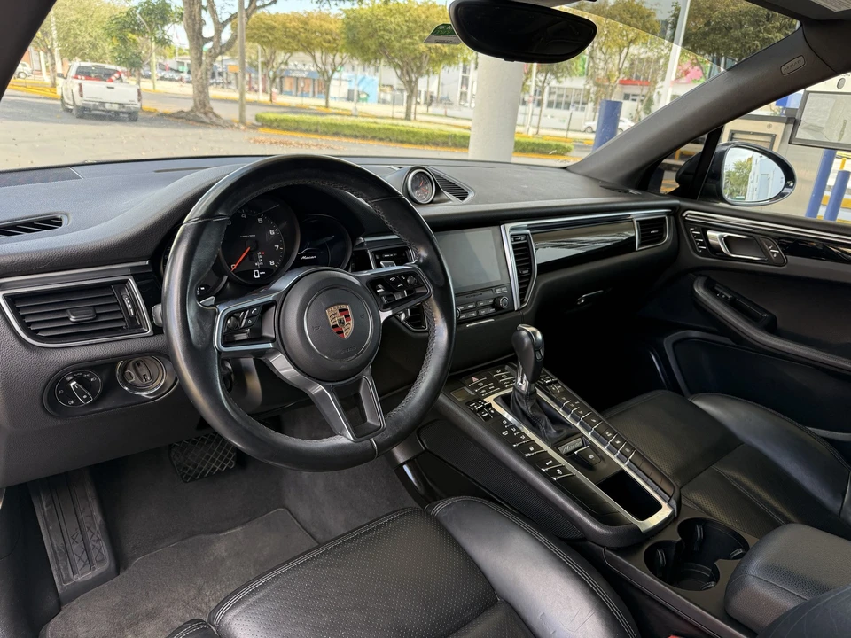 2017 Porsche Macan - Image 9 of 20