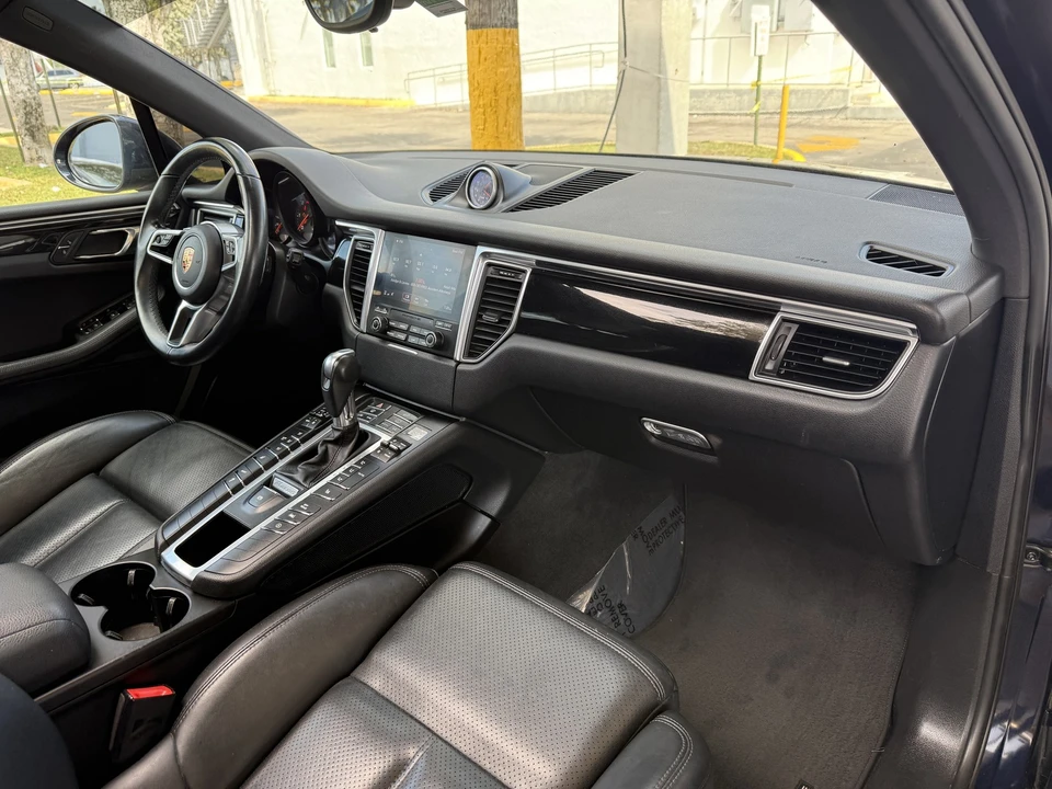 2017 Porsche Macan - Image 12 of 20