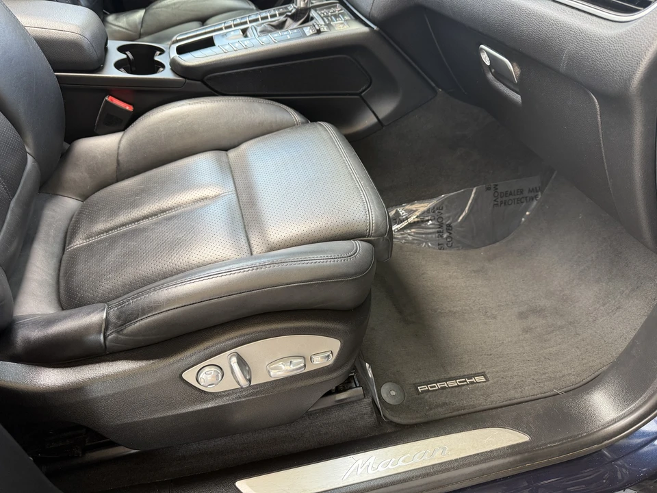 2017 Porsche Macan - Image 19 of 20