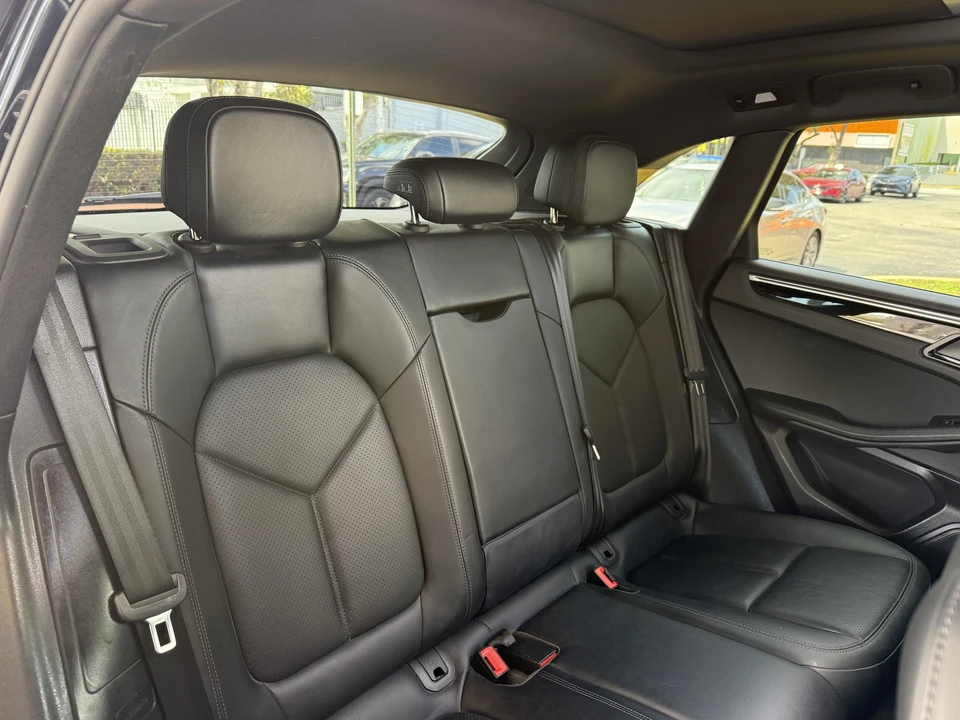 2017 Porsche Macan - Image 14 of 20