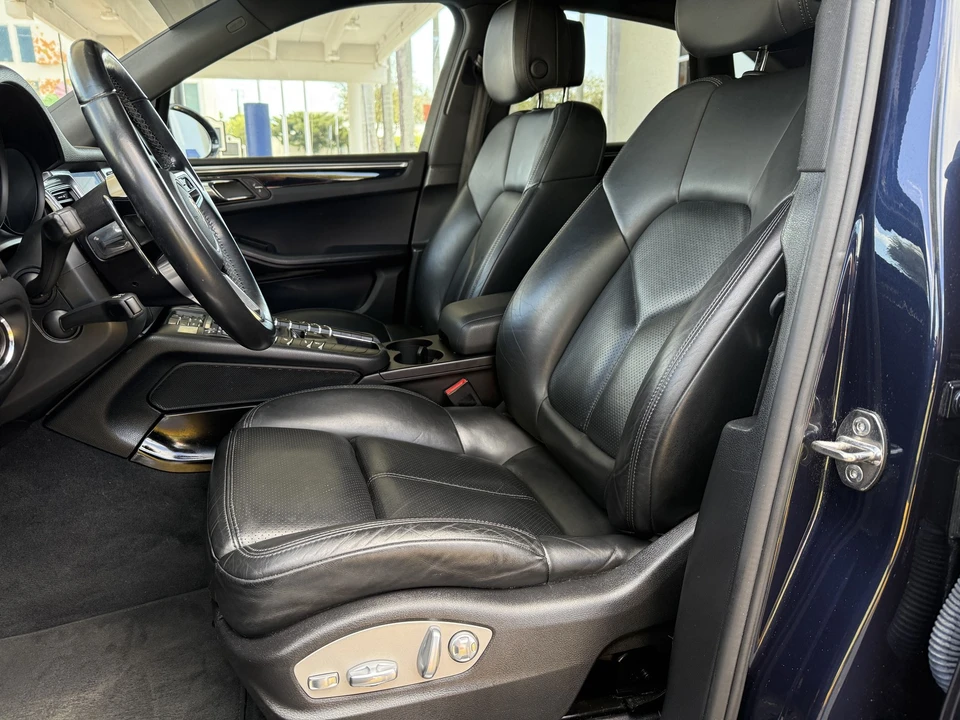 2017 Porsche Macan - Image 18 of 20