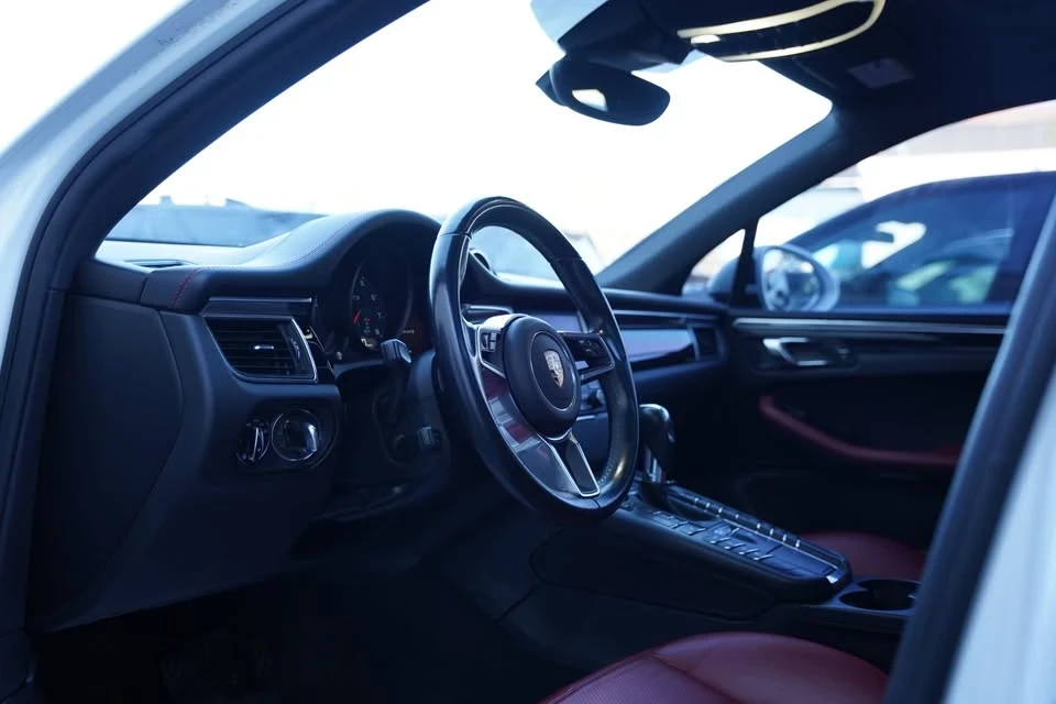 2017 Porsche Macan GTS - Image 9 of 19