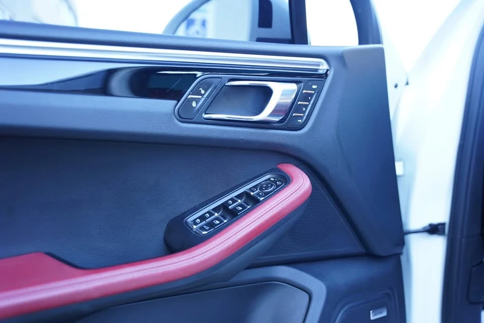 2017 Porsche Macan GTS - Image 11 of 19