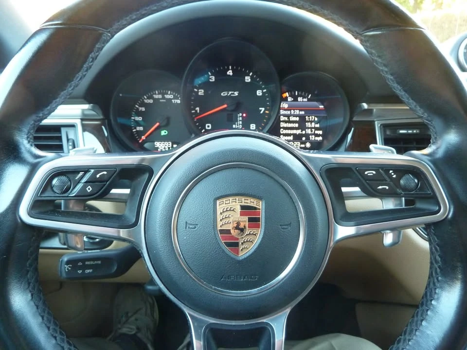 2017 Porsche Macan GTS - Image 9 of 14